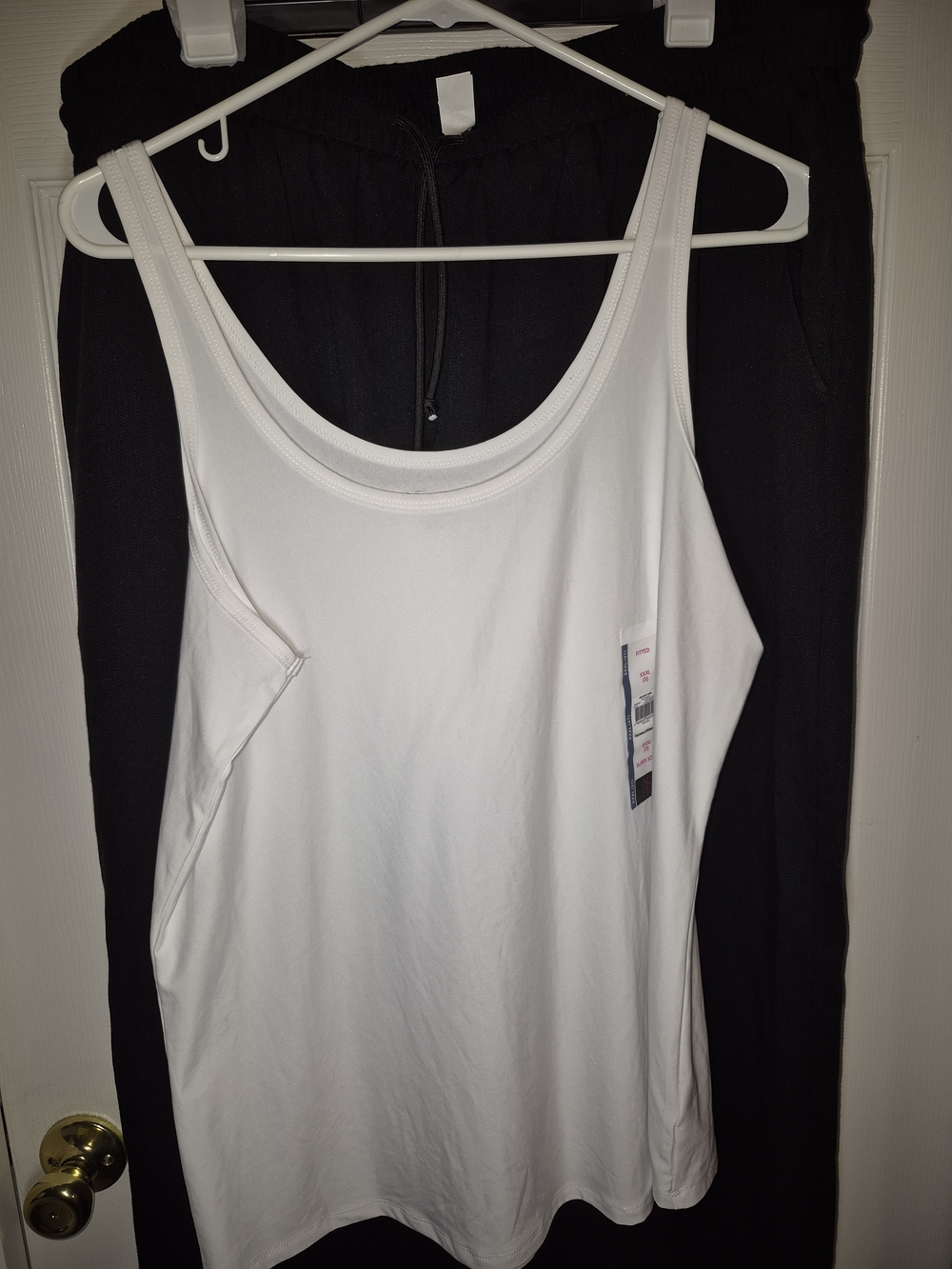No Boundaries White Scoop Neck Tank Top